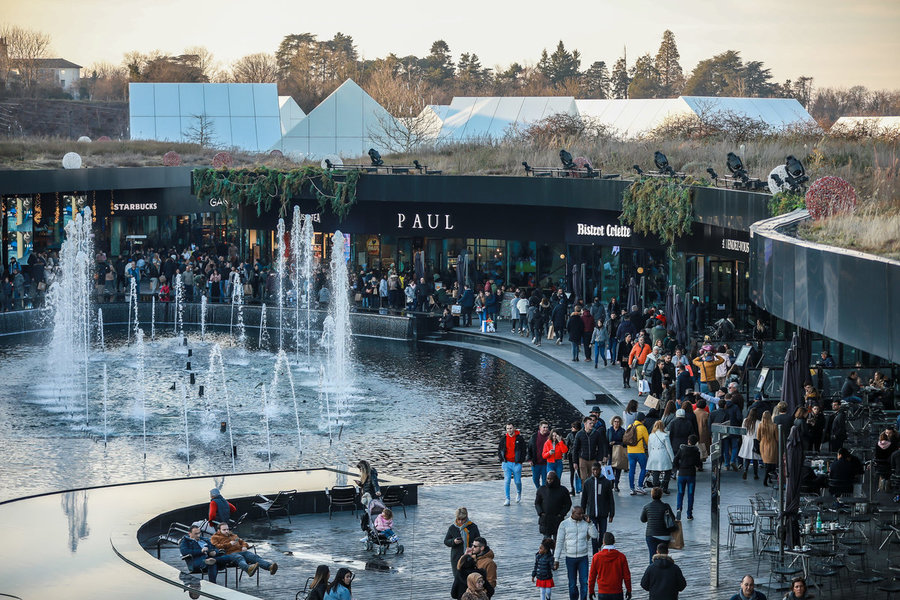 The village Outlet